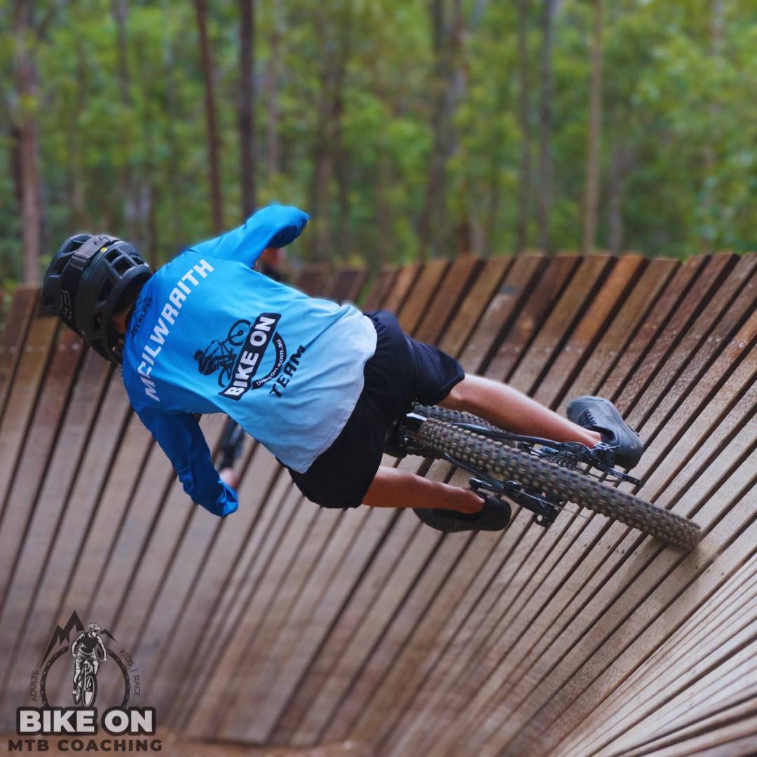 Joe On Pipeline Wall Advanced Kids MTB